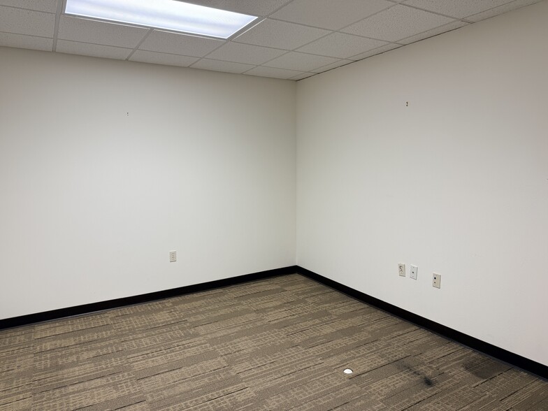 More Photos Of 1001 Arboretum Dr, Waunakee Flex For Lease