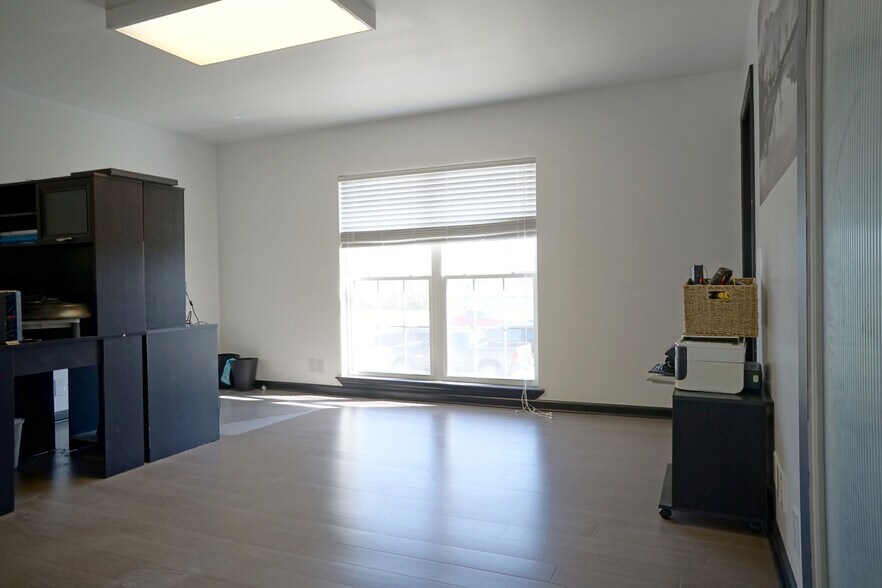 More Photos Of 114 Canfield Pl, Hendersonville Office For Sale