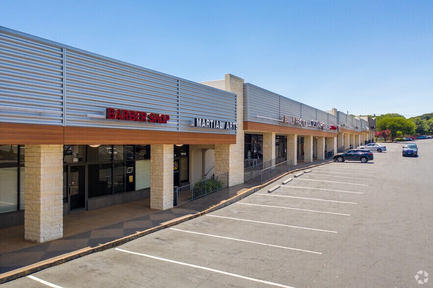 More Photos Of 1901 W William Cannon Dr, Austin Freestanding For Lease