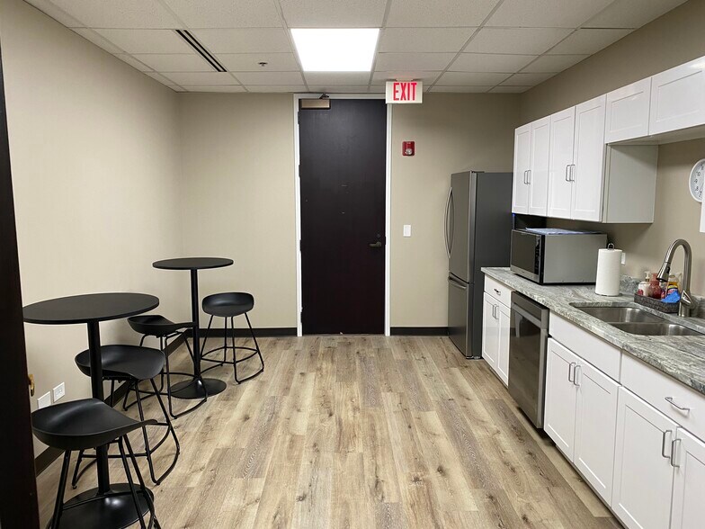 More Photos Of 1733 Park St, Naperville Medical For Lease