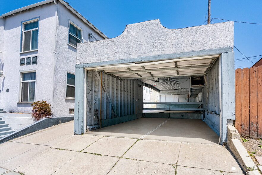 More Photos Of 493 San Vicente Blvd, Los Angeles Apartments For Sale