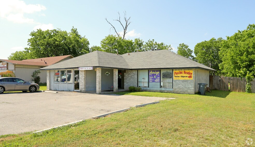 More Photos Of 2303 Parmer Ln, Austin Freestanding For Sale