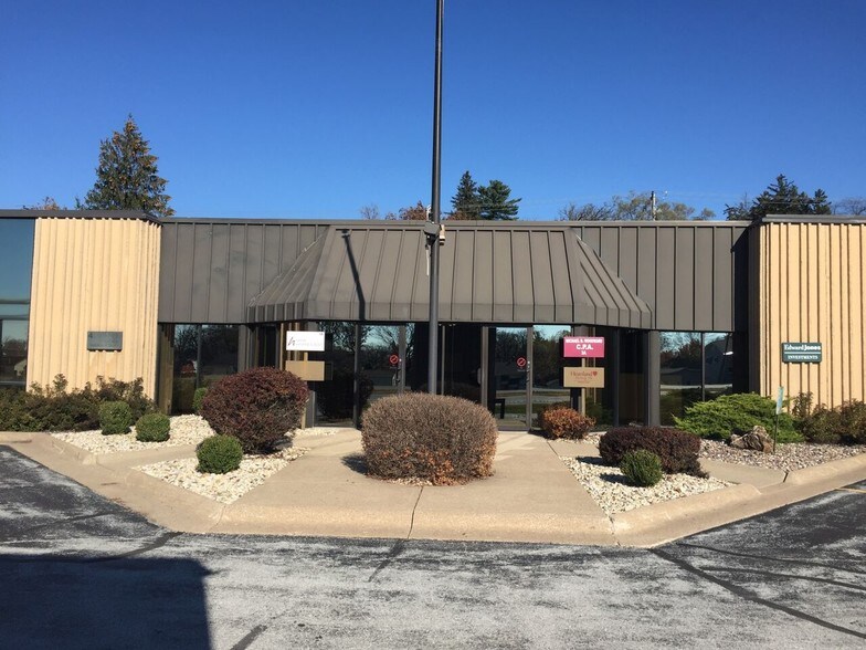 More Photos Of 4900 38th Ave, Moline Office For Lease