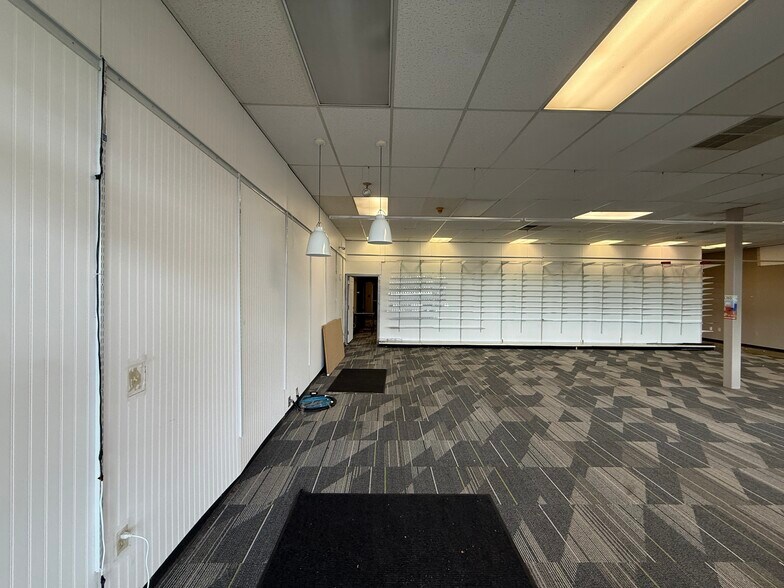 More Photos Of 37 Plaistow Rd, Plaistow Unknown For Lease
