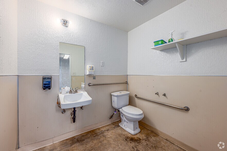 More Photos Of 844 N Vernon St, Azusa Warehouse For Lease