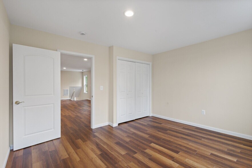 More Photos Of 8519 Chestnut Ave, Bowie Storefront For Sale