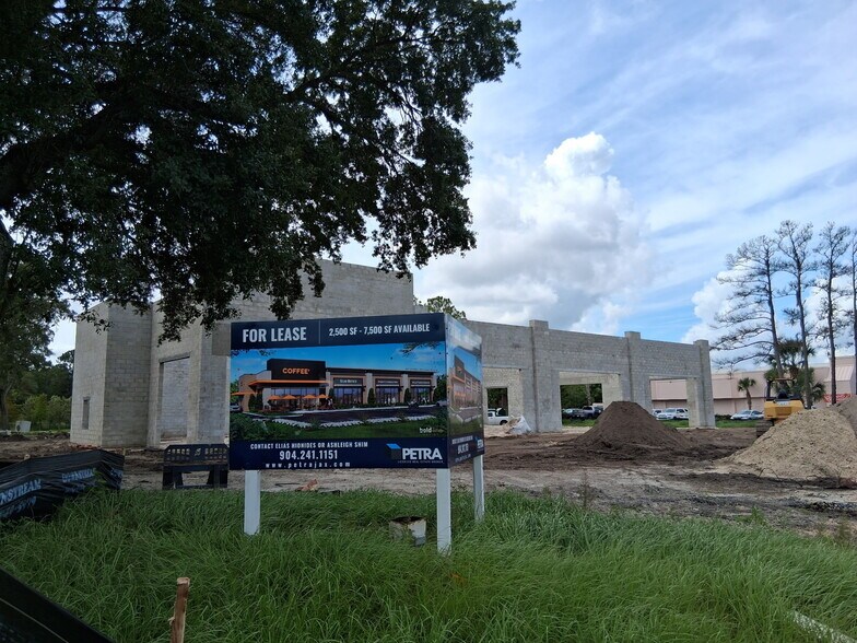 More Photos Of 8730 Baymeadows Rd, Jacksonville Storefront For Lease