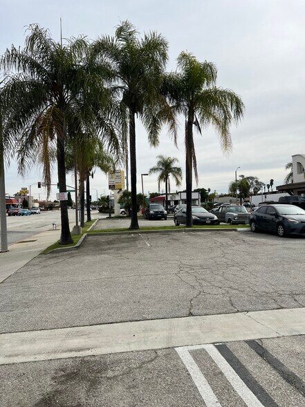 More Photos Of 468-480 E San Bernardino Rd, Covina Freestanding For Lease