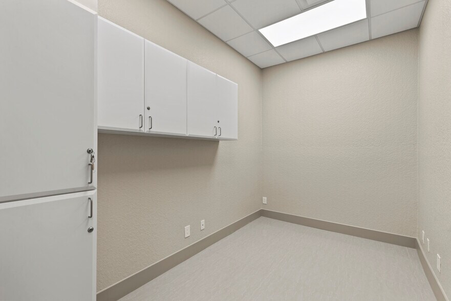 More Photos Of 431 N Kirkman Rd, Orlando Medical For Lease