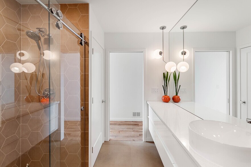 More Photos Of 7103 Lake View Rdg, Lake Ann Hospitality For Sale