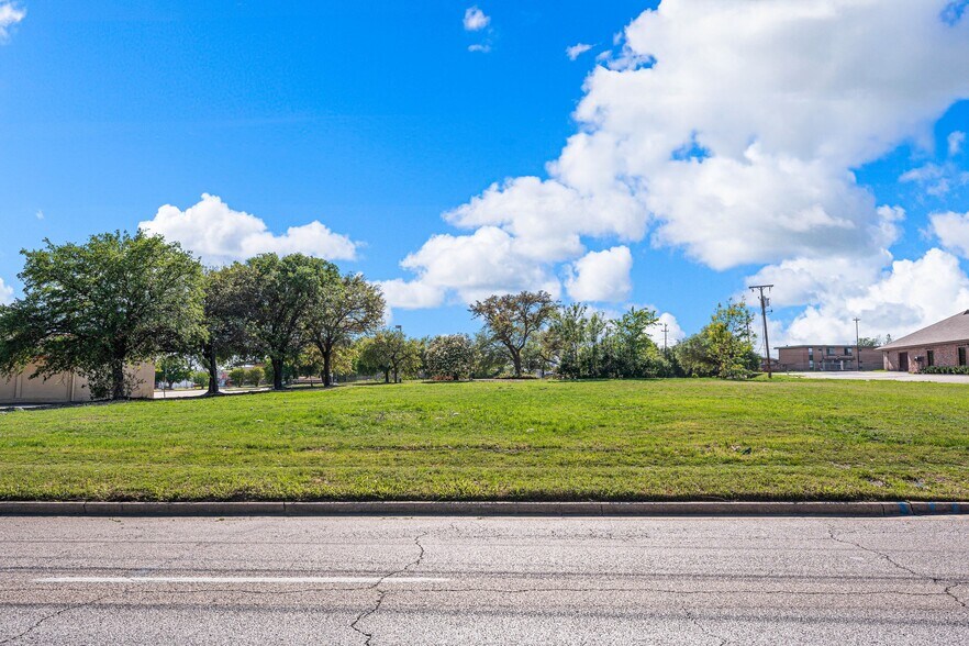 More Photos Of 720 N New Rd, Waco Land For Sale