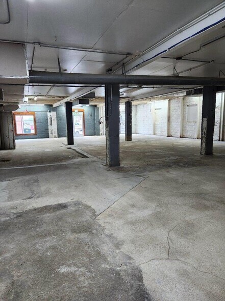 More Photos Of 1711 Westport Rd, Kansas City Office For Sale