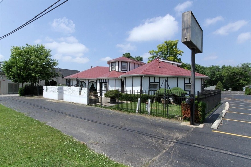 Primary Photo Of 220 Rand Rd, Lakemoor Restaurant For Lease