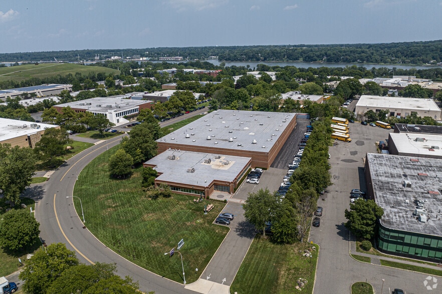 More Photos Of 19 Harbor Park Dr, Port Washington Warehouse For Lease