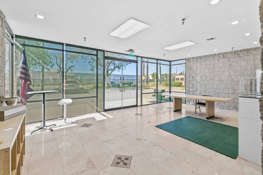 More Photos Of 9036 Winnetka Ave, Northridge Loft Creative Space For Lease
