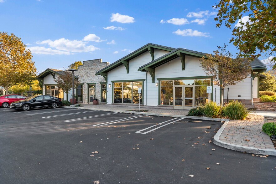 More Photos Of 29105-29125 Canwood St, Agoura Hills Restaurant For Lease