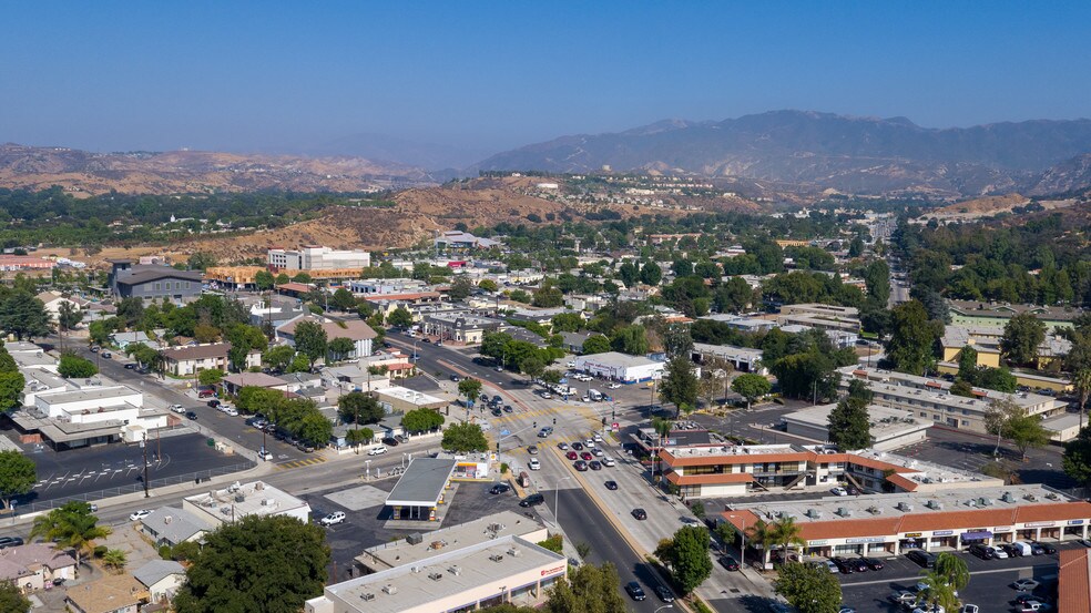 More Photos Of 22916 Lyons Ave, Santa Clarita Storefront Retail Office For Lease
