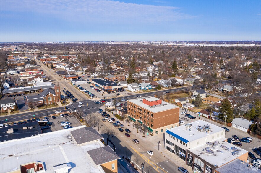 More Photos Of 275 N York St, Elmhurst Medical For Lease