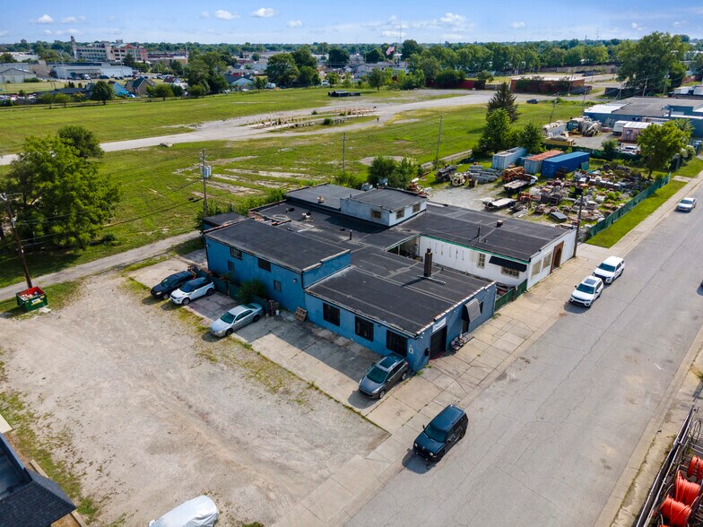 More Photos Of 1122 Deloss St, Indianapolis Warehouse For Sale