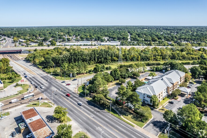 More Photos Of 3076 Kirby Pky, Memphis Hotel For Sale