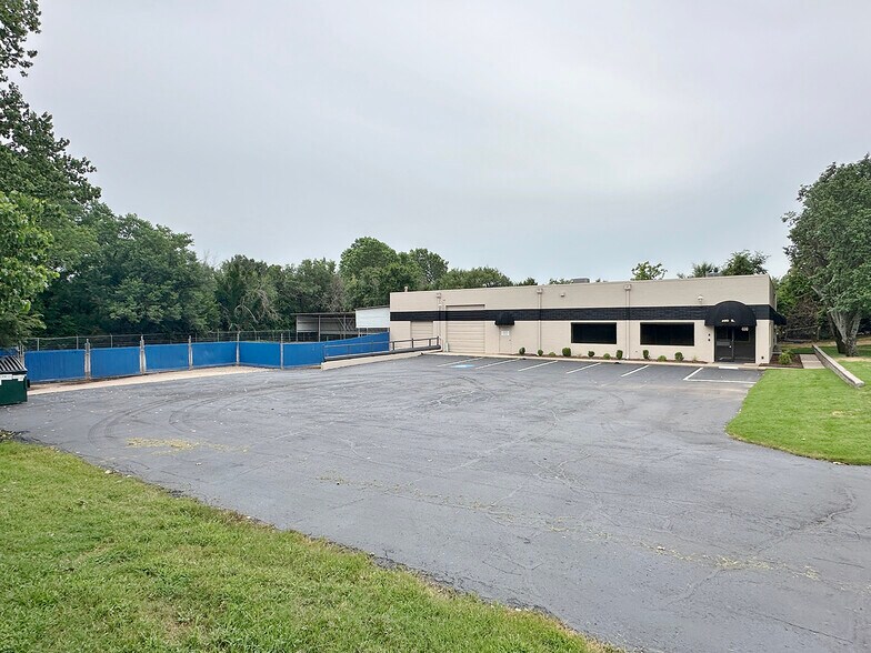 Primary Photo Of 400 S Coltrane Rd, Edmond Light Manufacturing For Lease
