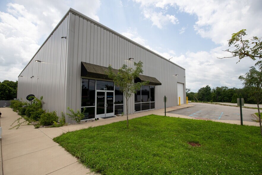 More Photos Of 311 Corporate Dr, Shelbyville Warehouse For Sale