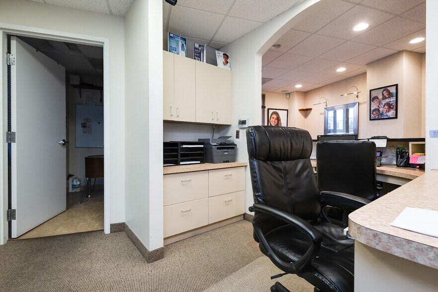 More Photos Of 4400 MacArthur Blvd NW, Washington Office For Sale