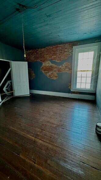 More Photos Of 717 2nd Ave N, Clanton Storefront For Sale