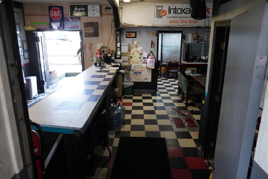 More Photos Of 10941 Hole Ave, Riverside Auto Repair For Sale