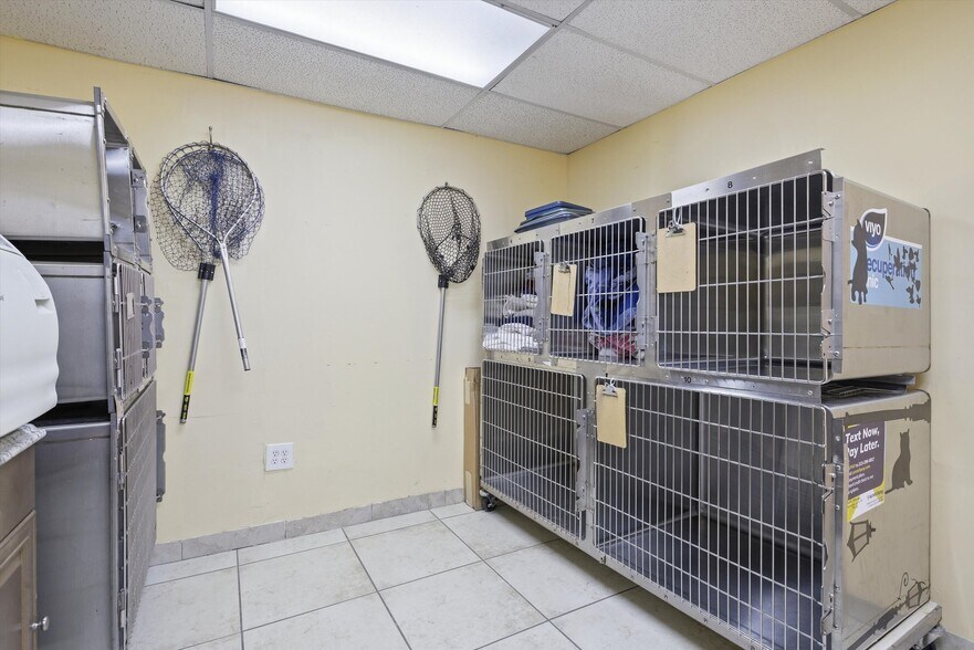 More Photos Of 3240 NW 7th St, Miami Office For Sale