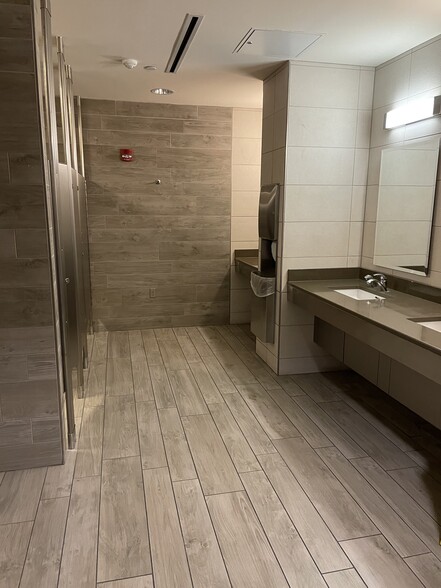 More Photos Of 49 W Maryland St, Indianapolis Storefront For Lease