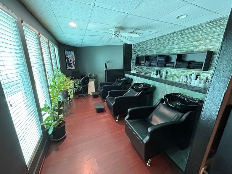 More Photos Of 6112 Benneville St, Cincinnati Freestanding For Sale