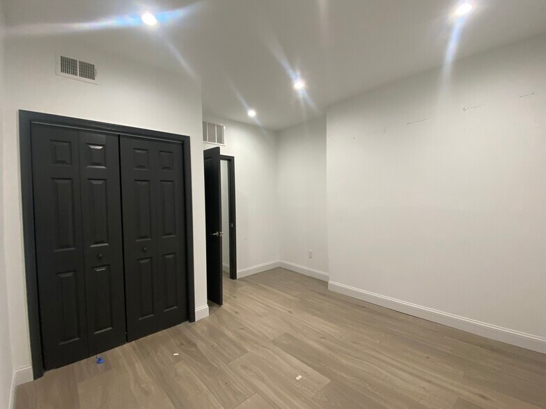 More Photos Of 1802 11th St NW, Washington Office For Lease