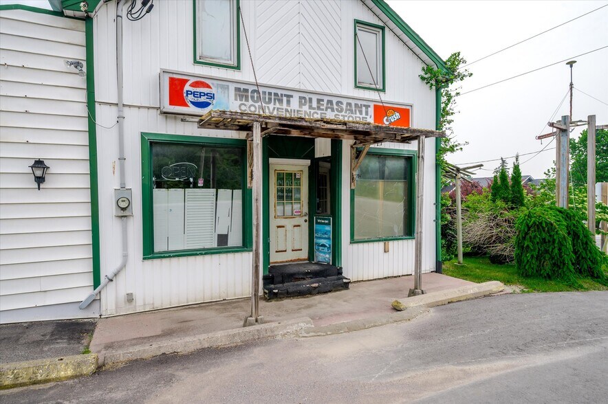 More Photos Of 2449 Queen Mary St, Cavan Storefront Retail Residential For Sale