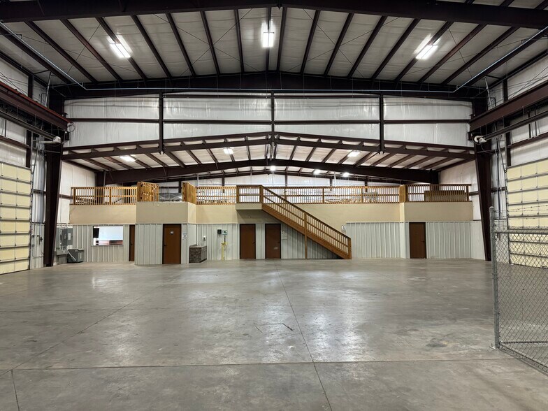 More Photos Of 3105 Davinion Rd, El Reno Manufacturing For Lease
