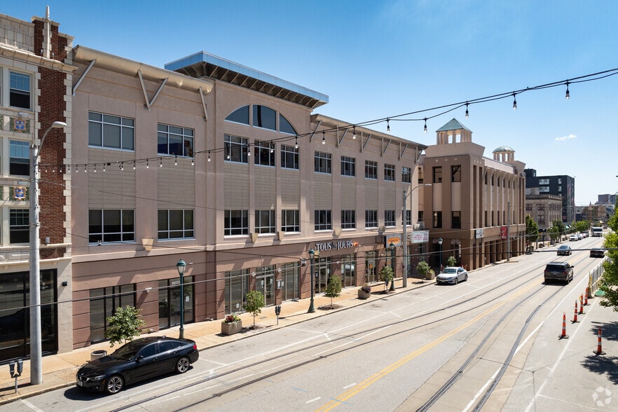 More Photos Of 6677-6683 Delmar Blvd, University City Unknown For Lease