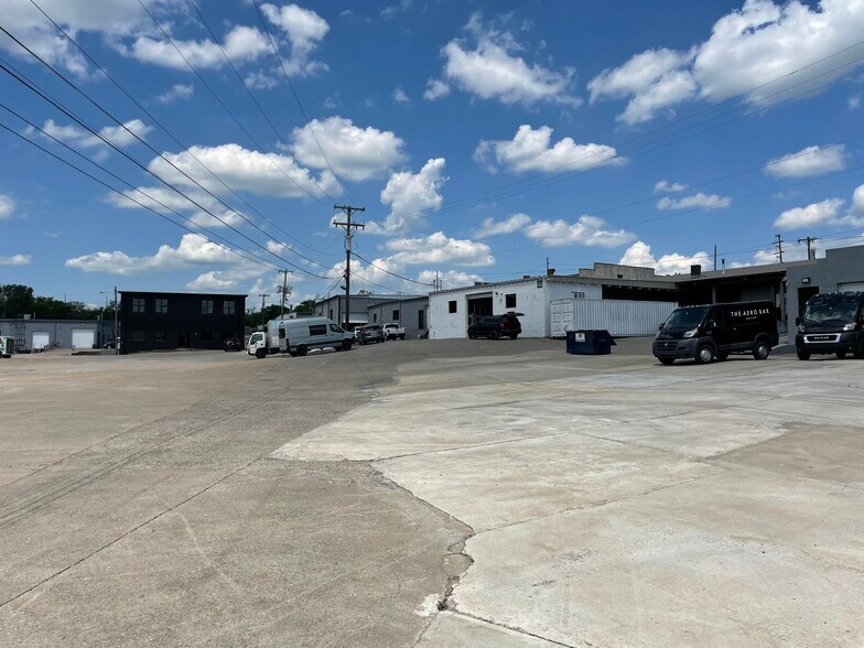 More Photos Of 1015 W Kirkland Ave, Nashville Industrial For Lease