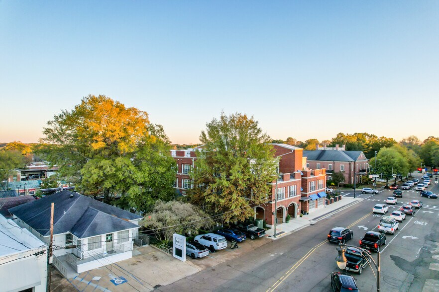 More Photos Of 409 S Lamar Blvd, Oxford Office Residential For Lease