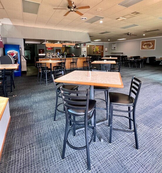 More Photos Of 1004 Main St, Manson General Retail For Sale