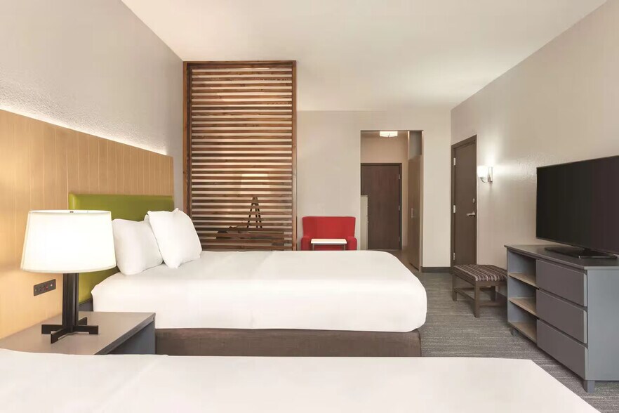 More Photos Of 5760 I 55 S, Byram Hotel For Sale
