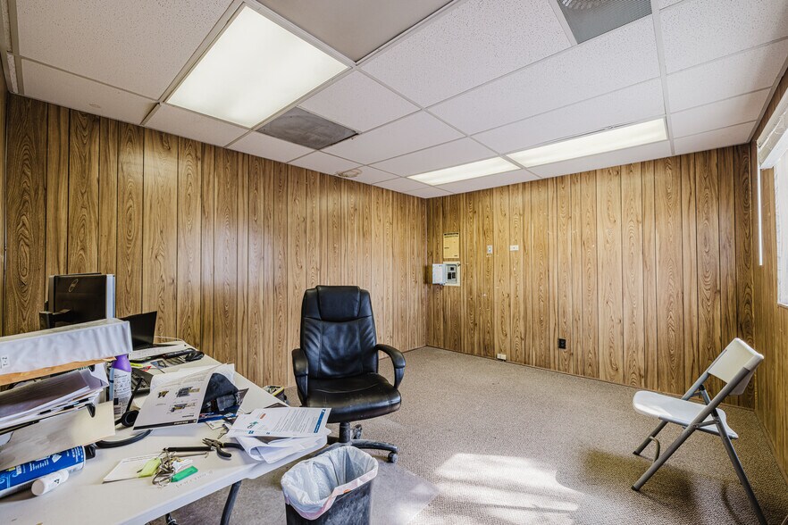 More Photos Of 824 Poplar St, Carlin Industrial For Sale