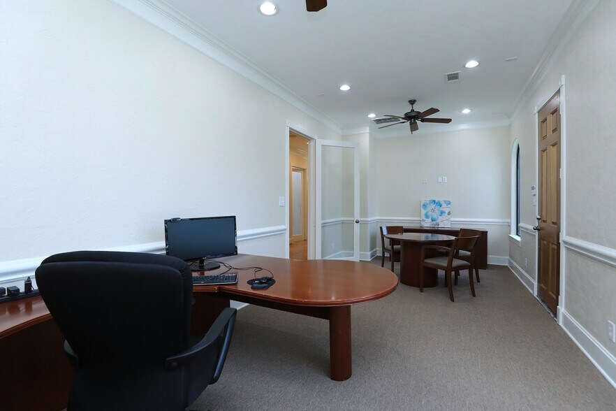 More Photos Of 12802 Willow Centre Dr, Houston Office For Sale
