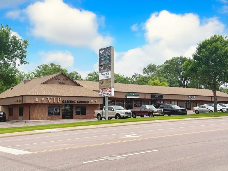 Primary Photo Of 1020 S Cliff Ave, Sioux Falls Storefront For Sale