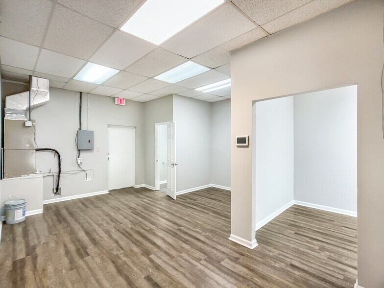 More Photos Of 720-742 McFarland Blvd, Northport Unknown For Lease