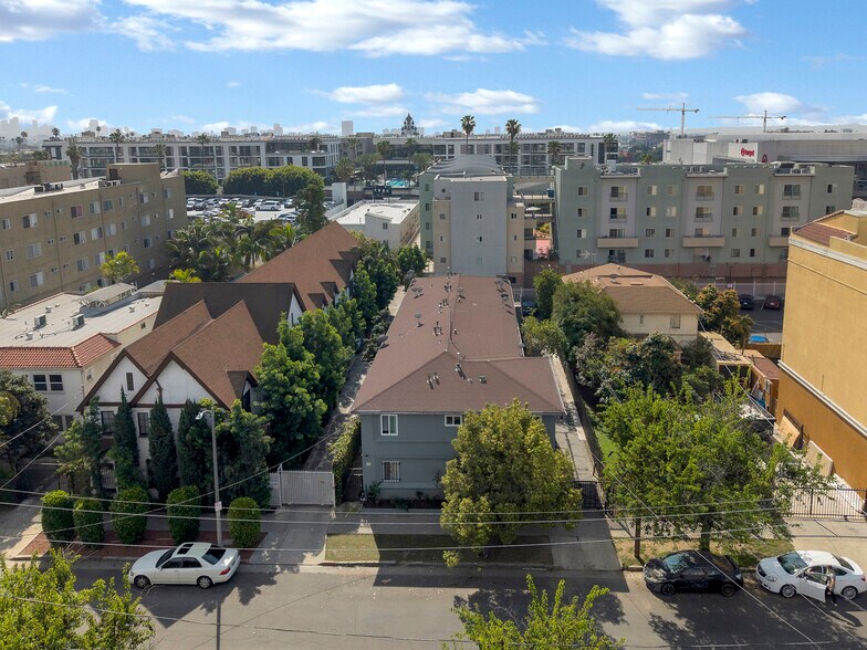 More Photos Of 5440 Harold Way, Los Angeles Apartments For Sale