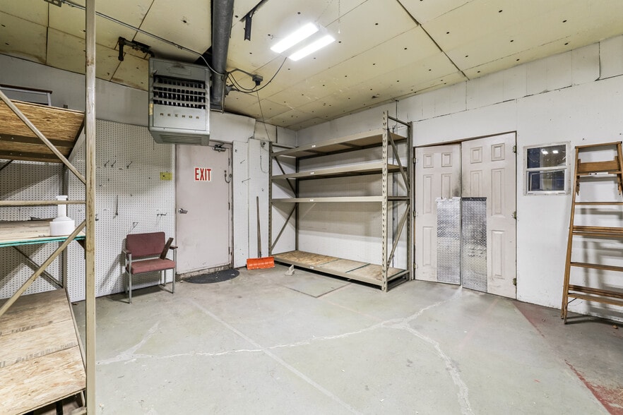 More Photos Of 3939 E 14th St, Des Moines Warehouse For Sale