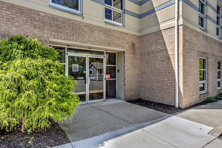 More Photos Of 2301 Columbia Ave, Lancaster Medical For Lease