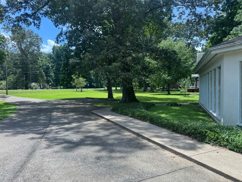 More Photos Of 1634 Main St, Murray Religious Facility For Sale