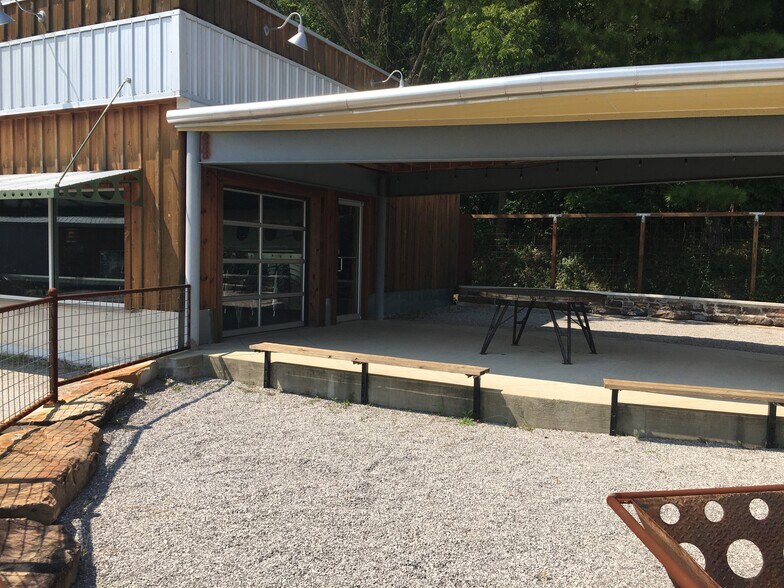 More Photos Of 4800 E Lake Blvd, Birmingham Service For Lease