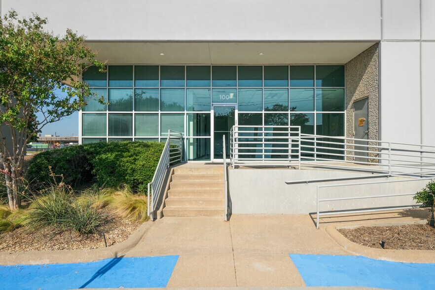 More Photos Of 1825 Westpark Dr, Grand Prairie Warehouse For Lease